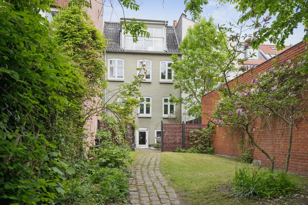Jardin - Historic Terrace House with Garden in Aarhus C