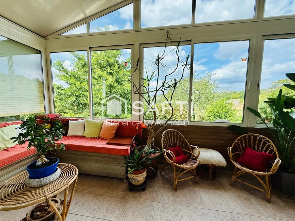 Terrace - Charming House with Veranda in Nanteuil