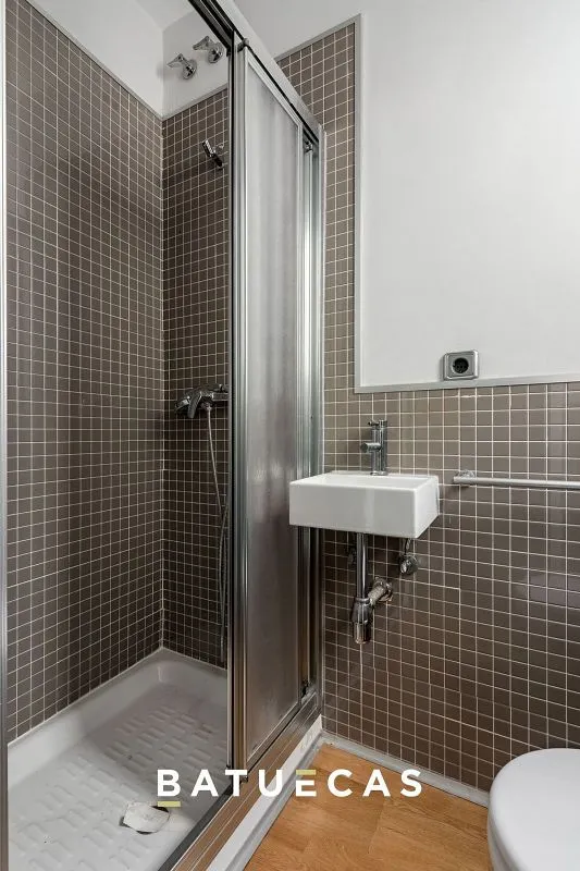 Salles de bain - Apartment with Balcony in Embajadores, Madrid