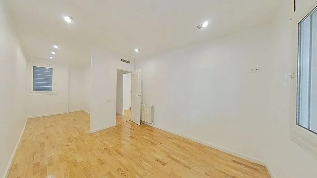Apartment with Balcony in Sants, Barcelona