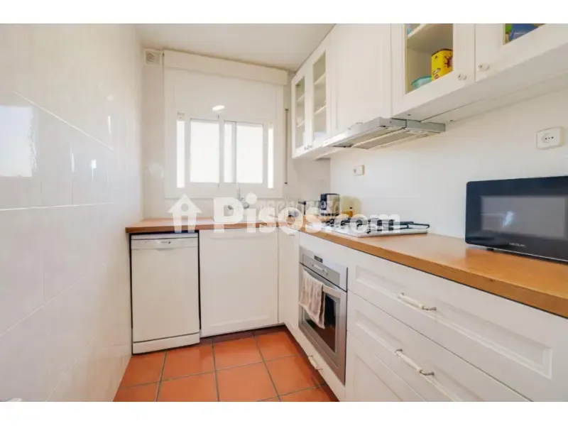 Cuisine - Spacious Apartment with Balcony in Can Boada, Terrassa