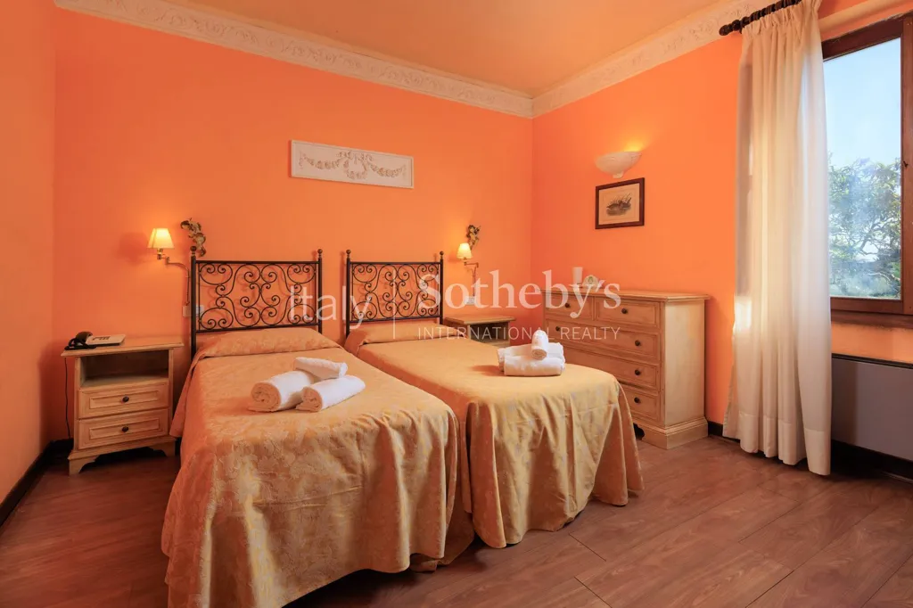 Chambres - Historic Estate with Vineyards in Chianti