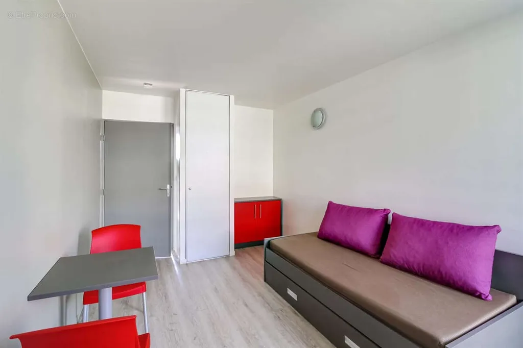 Magamistoad - Student Studio in Paris with Managed Rent