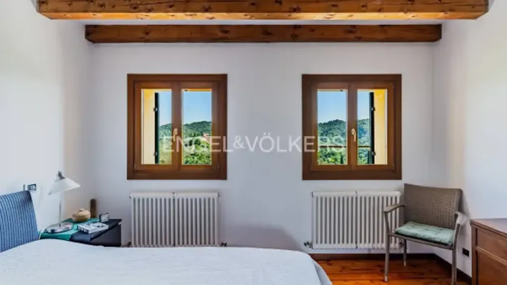 Chambres - Rustic Villa with Vineyard View in Cison Di Valmarino
