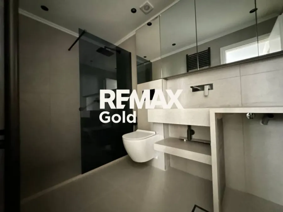 Bathrooms - Modern Studio with Security in Thessaloniki
