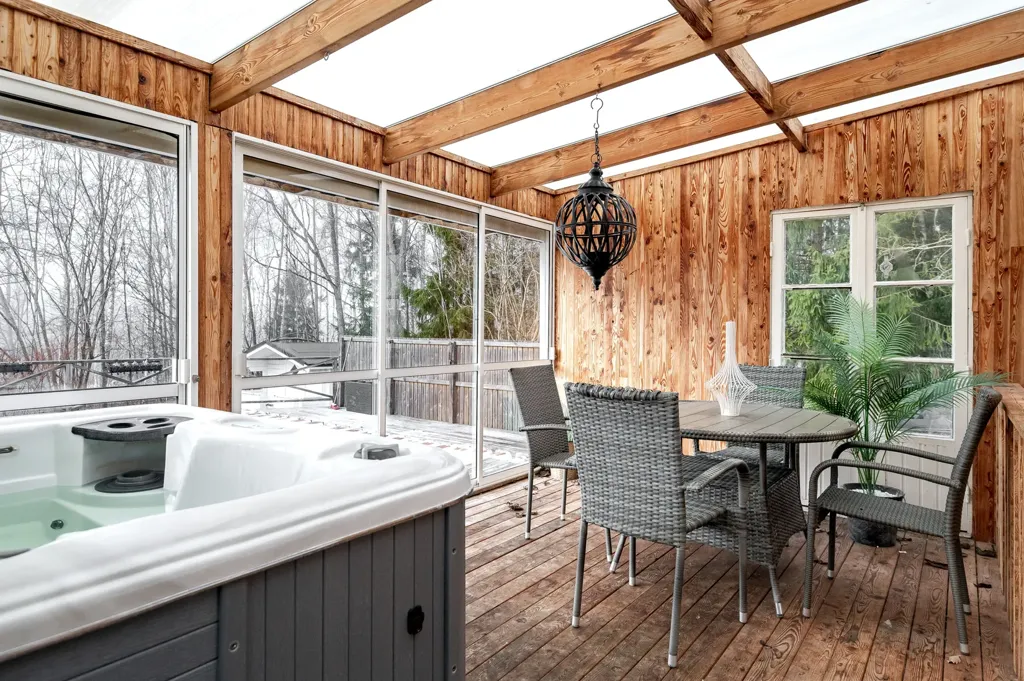 Terrass - Detached House with Spa in Västanvik