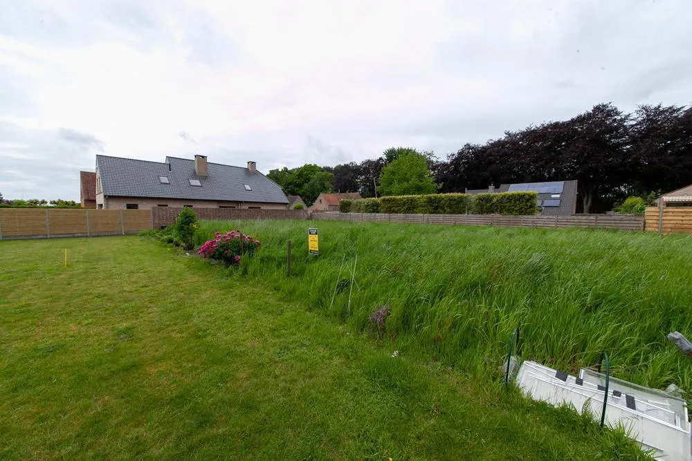 Jardin - Terrain à Bâtir avec Permis d'Urbanisation à Proximité