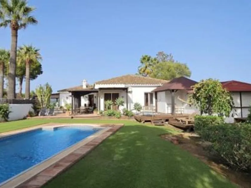 Piscine - Colonial Villa with Mountain Views in Sotogrande