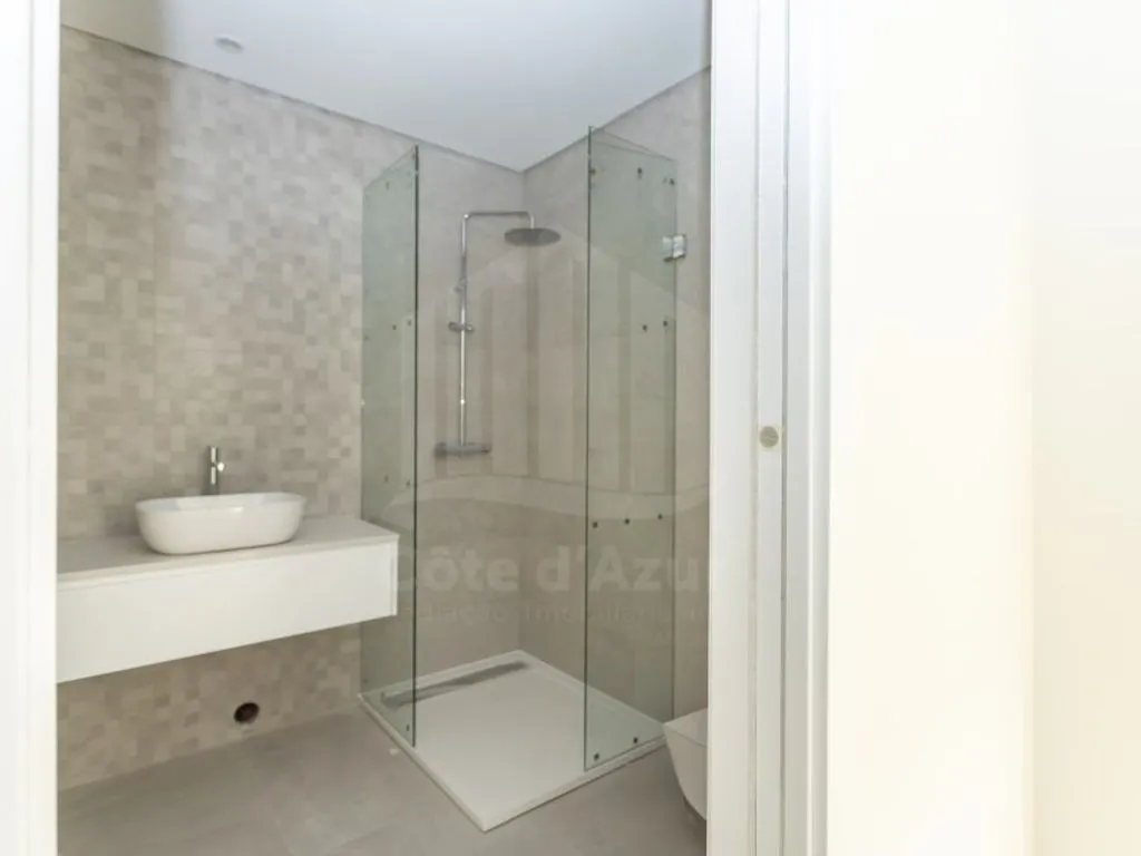 Vannitoad - Luxury Penthouse with Bay View in Almada