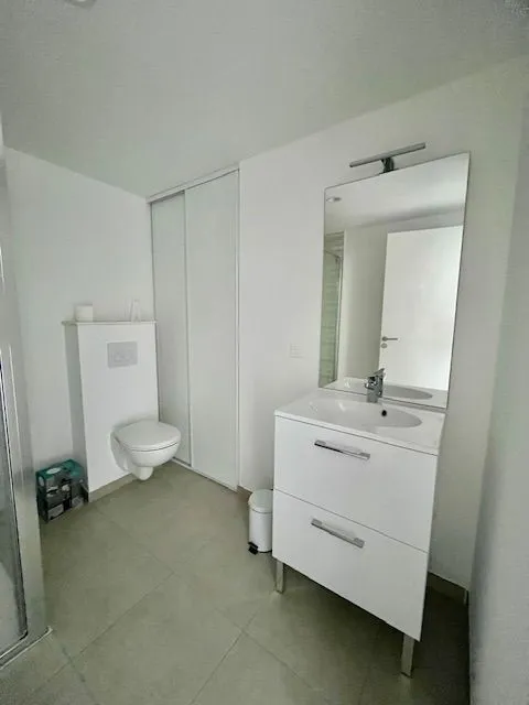 Salles de bain - Studio Meublé Moderne près de Troyes