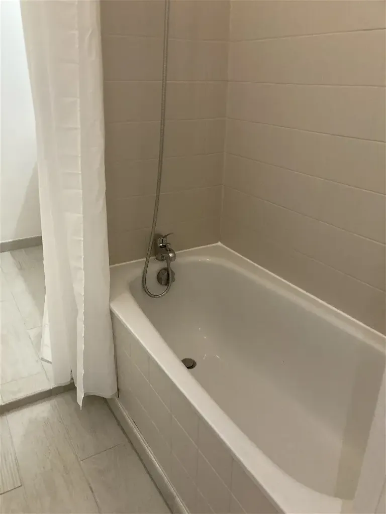 Salles de bain - Appartement Meublé Rez-de-Chaussée à Lisieux