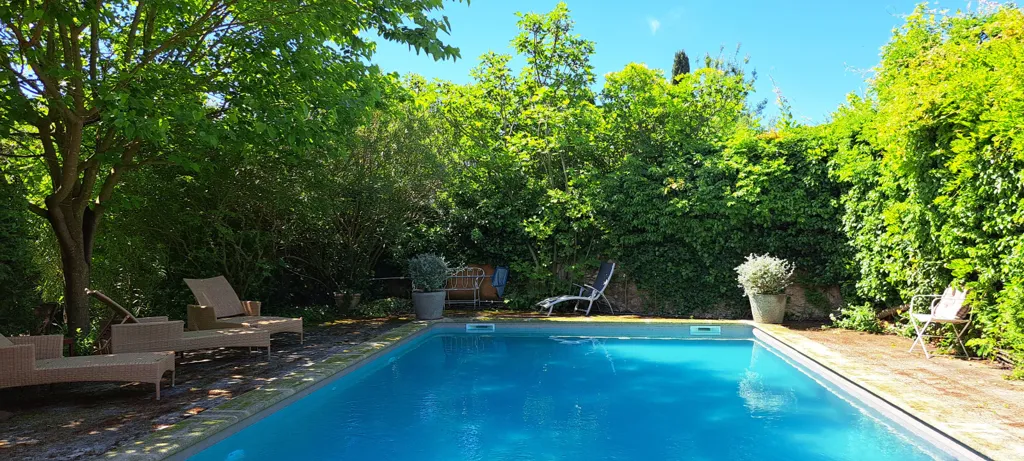 Piscina - Charming House with River View in Le Thor