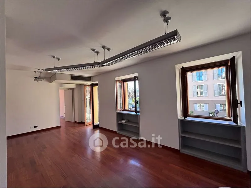 Pièces - Elegant Apartment with River View in Sesto Calende
