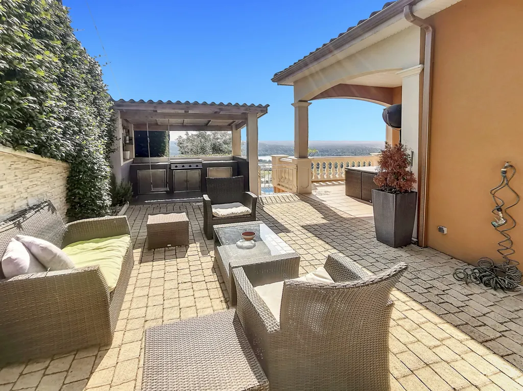 Terrass - Charming House with Exceptional View in Pommiers
