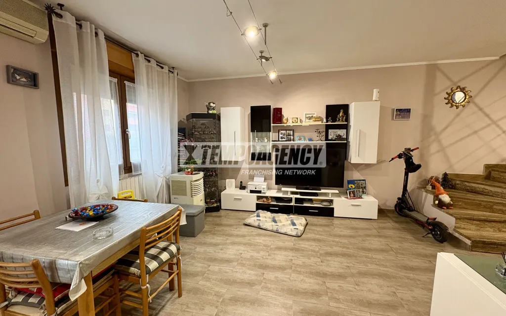 Elutuba - Two-Level Apartment with Garden in Pieve Emanuele