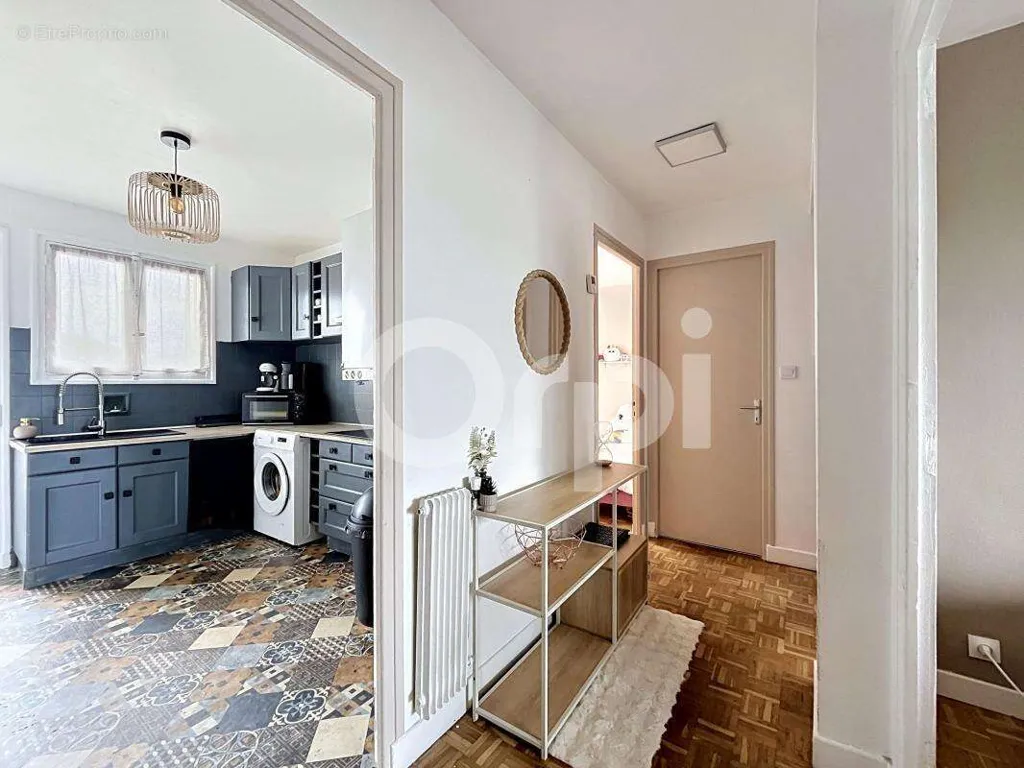 Köök - Apartment with Balcony in Brive-la-Gaillarde