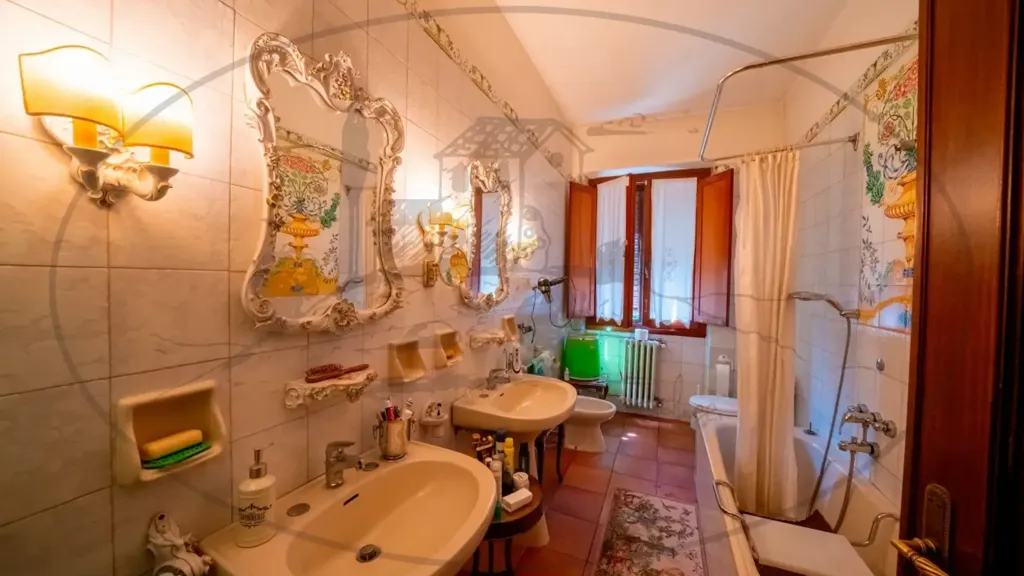 Bagni - Independent House with Panoramic View in Figline Valdarno