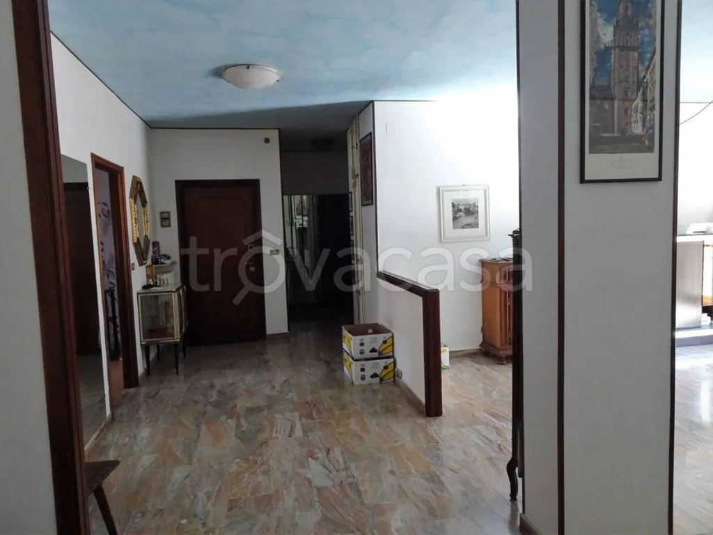 Entrée - Apartment with Terrace in Central Fossano