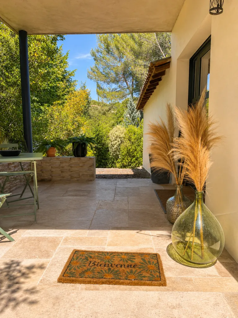 Terrasse - Villa avec Piscine à Saint-Clément-de-Rivière