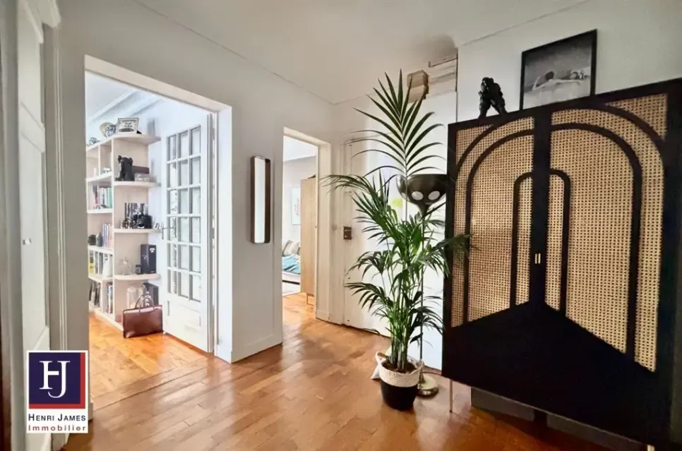 hallway_entrance