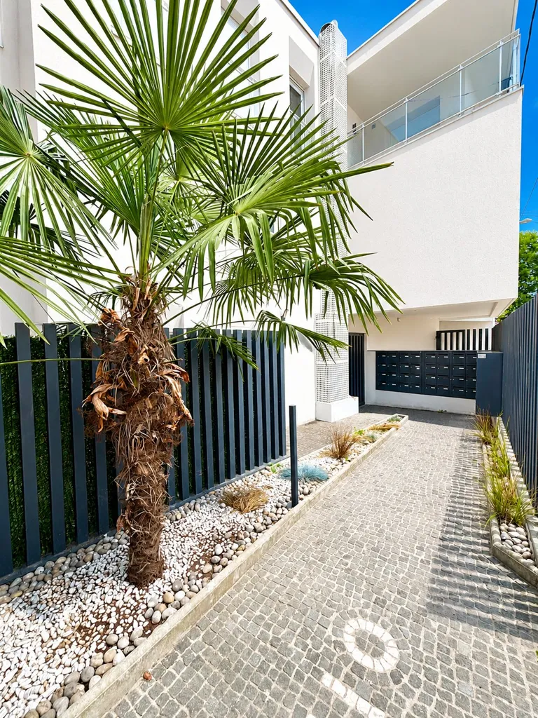 Extérieur - Appartement de 2 Pièces avec Balcon à Romainville