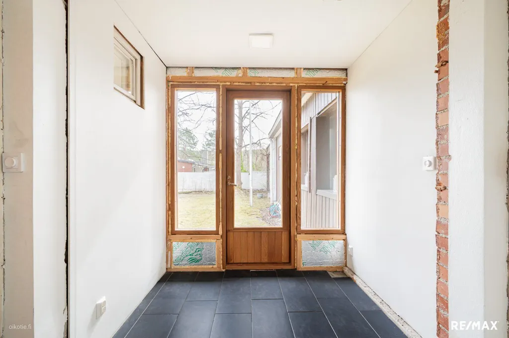 Entrée - 60s Architectural House with Pool in Jalkaranta, Lahti