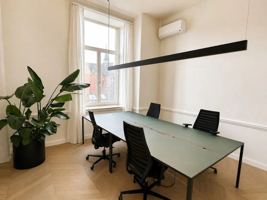 Office - Office Space per Desk in Central Gent