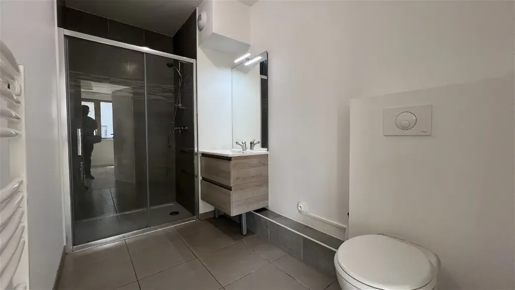 Bathrooms - Studio with Balcony in Ostwald
