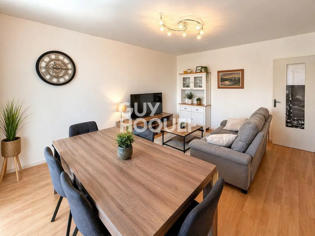 Elutuba - Flat with Loggia in Bourgoin-Jallieu