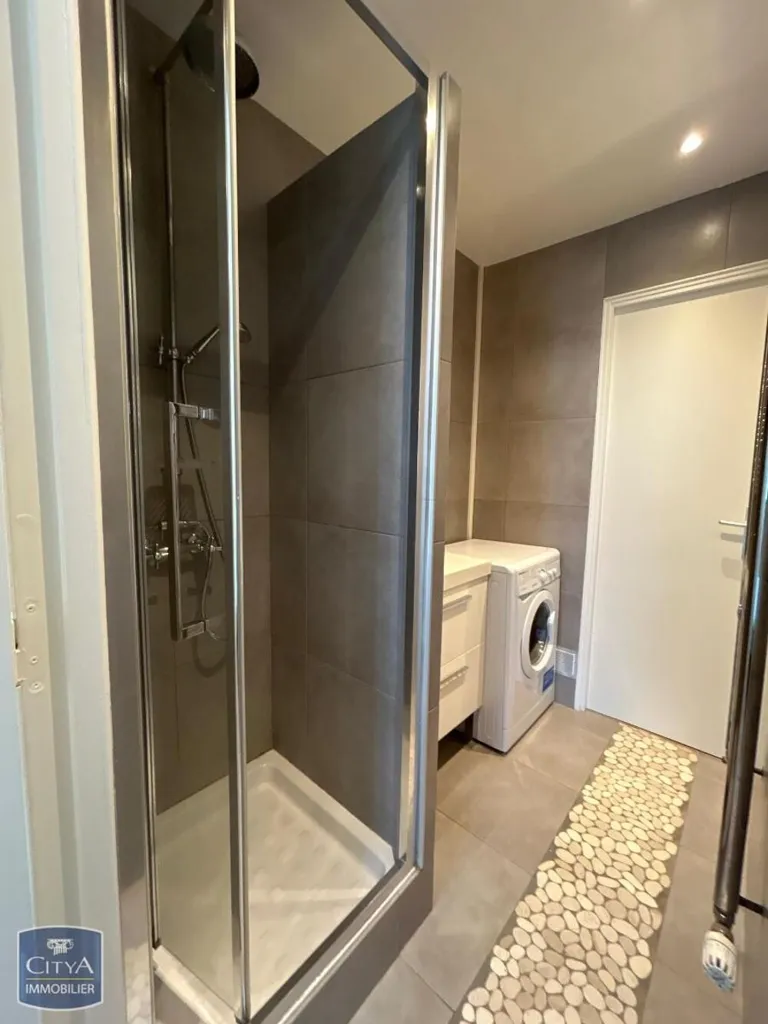 Vannitoad - 2-Bedroom Apartment with Dedicated Office in Paris 18