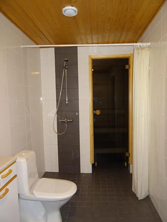 Salles de bain - Duplex with Sauna and Balcony in Oulu