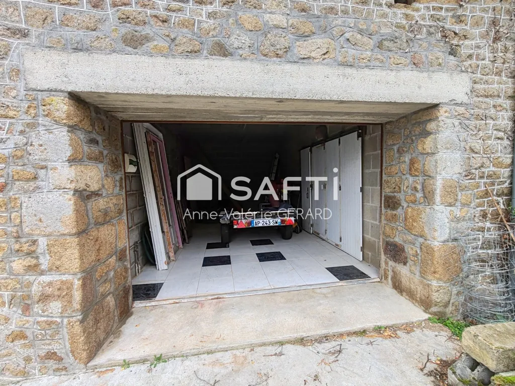 Garage - Maison en Pierre avec Jardin à St Ellier du Maine