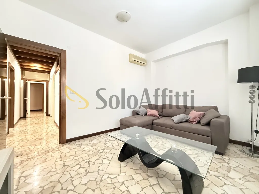 Elutuba - Spacious Apartment with Balcony in Forlì Centre