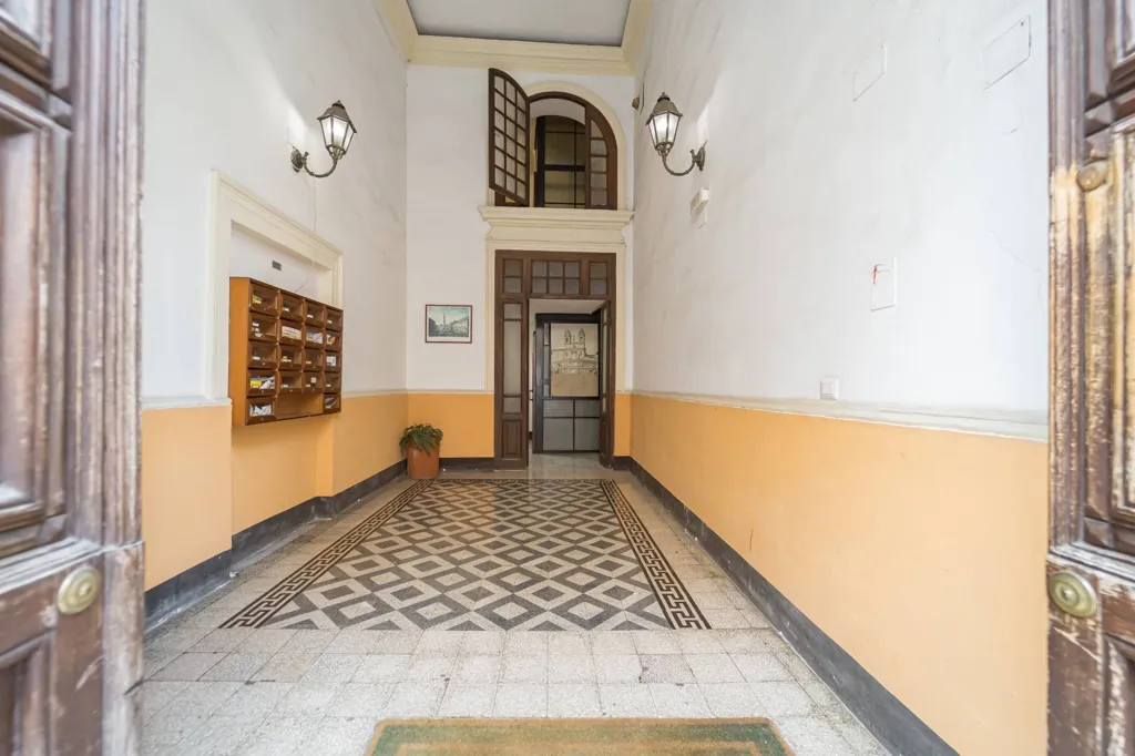 Esik - Triplex with Double Exposure in Ludovisi, Rome