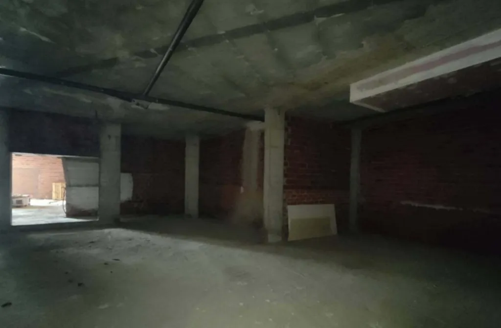 Rooms - Commercial Space with Tour in Narón, A Coruña