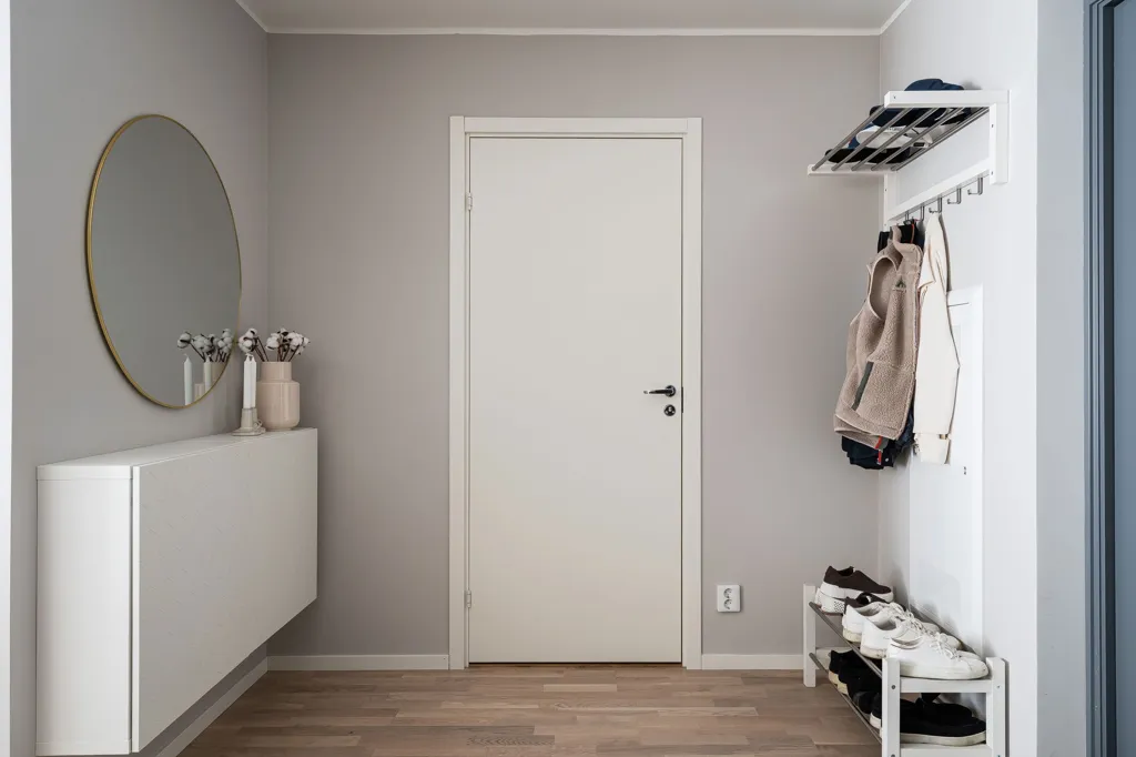 Entrée - Modern Apartment with Balcony in Central Location
