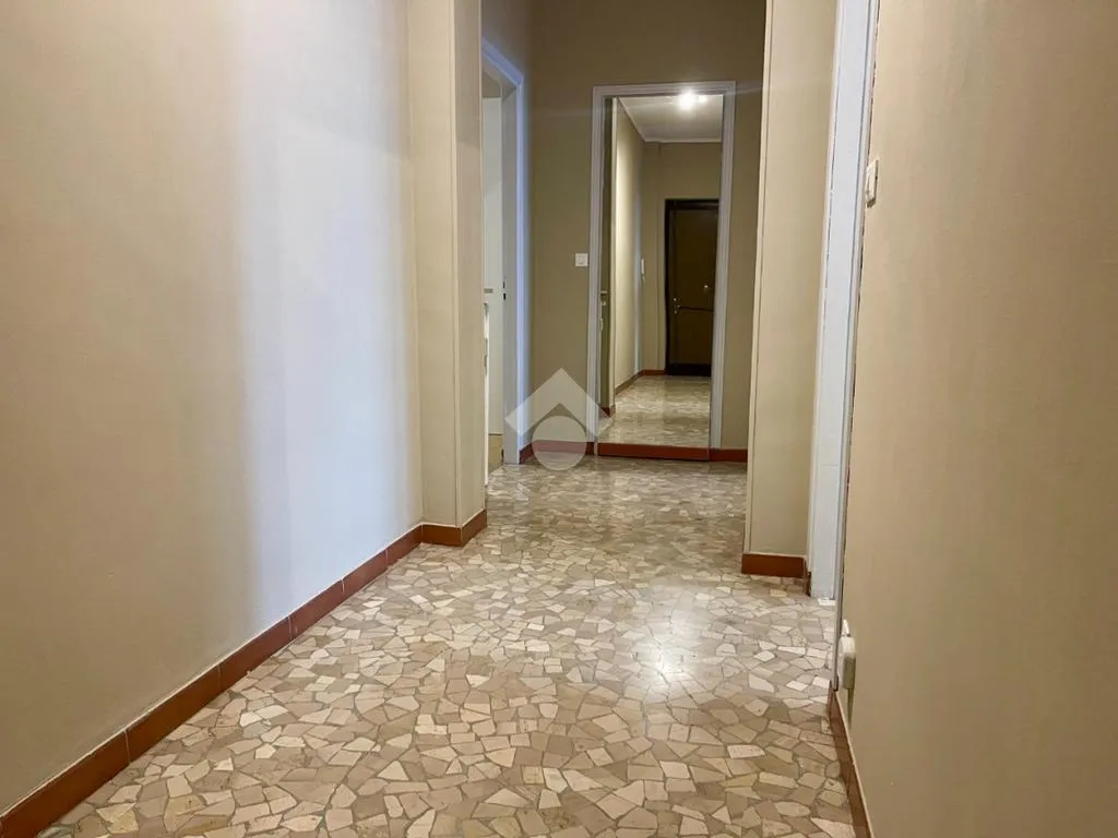 Esik - Student Flat with Balcony in Torino