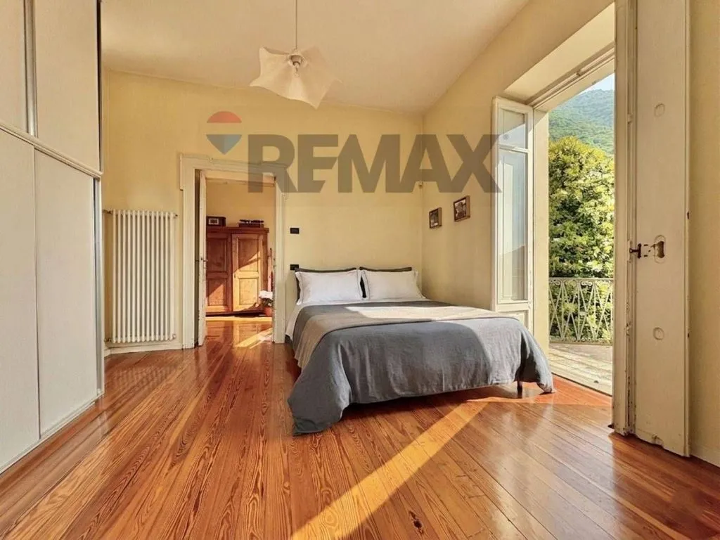 Schlafzimmer - Historic Villa with Private Garden in Mergozzo