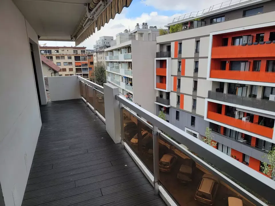 Balcon - Appartement T3 bis avec Balcon en Hyper Centre Annemasse