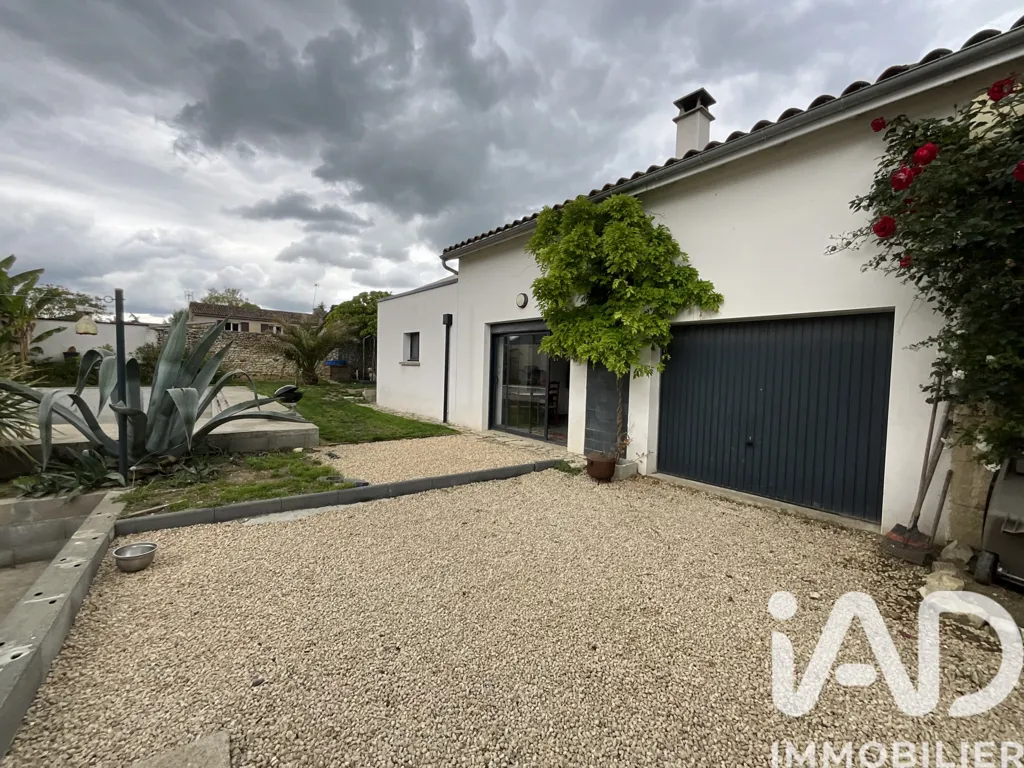 Esterno - Architectural House with Pool in Dissay