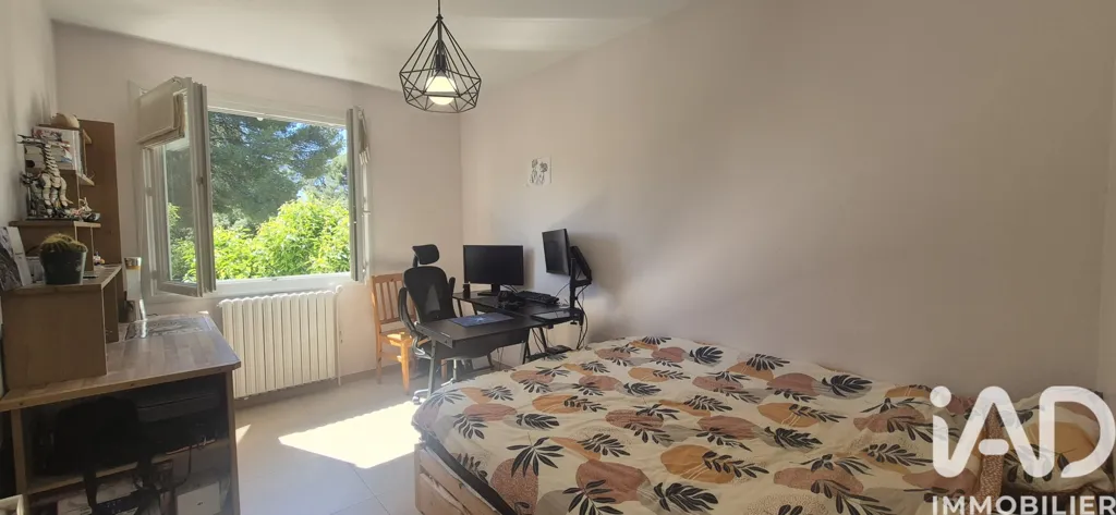 Chambres - Maison Rénovée avec Piscine au Crès