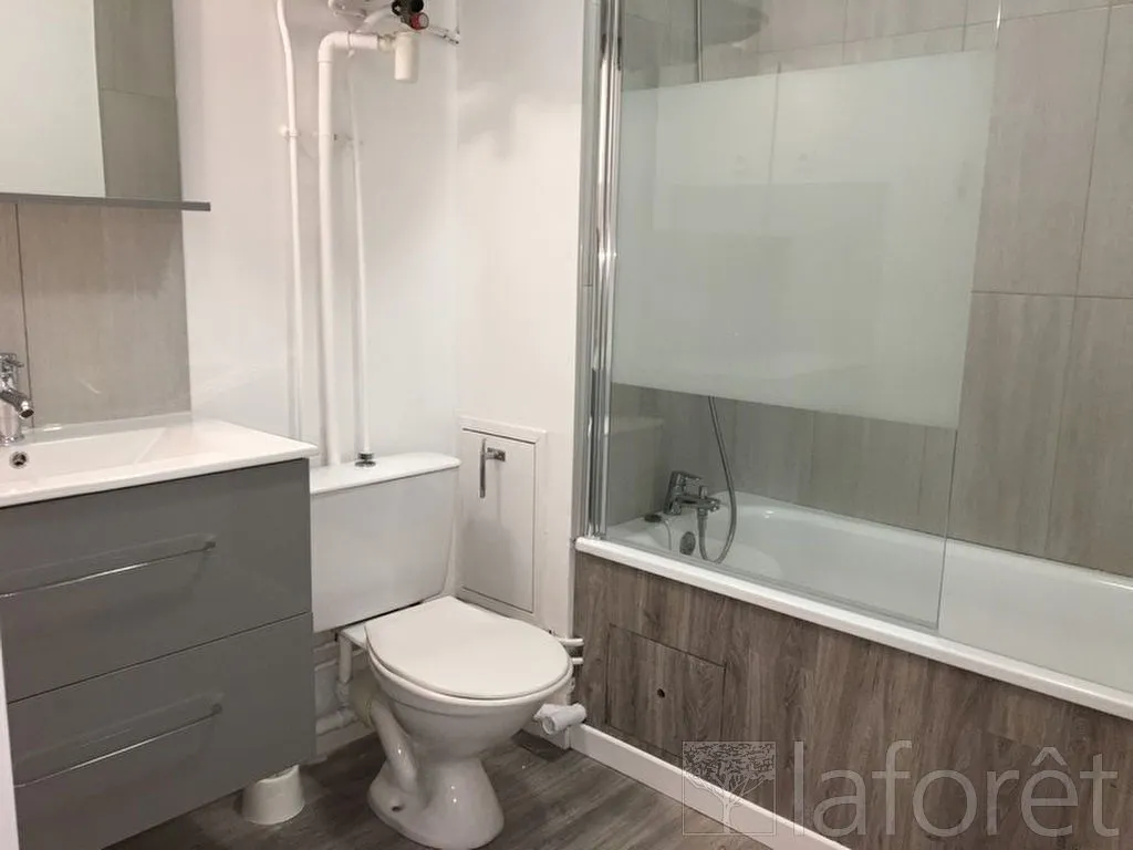 Salles de bain - Studio avec Balcon dans Résidence Sécurisée à Gradignan