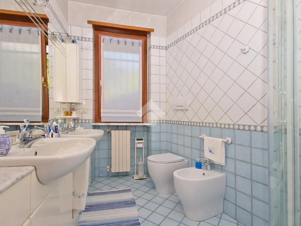 Salles de bain - Villa with Panoramic Terraces in Pecetto Torinese