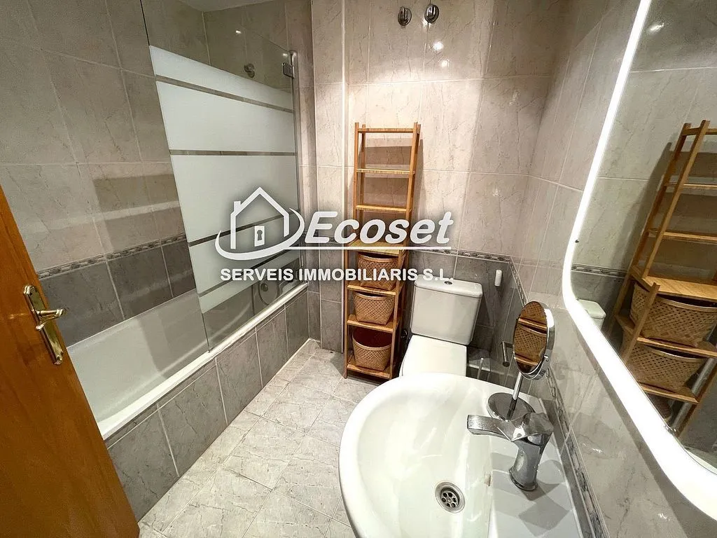 Bagni - Triplex with Central Heating in Vallirana Centre