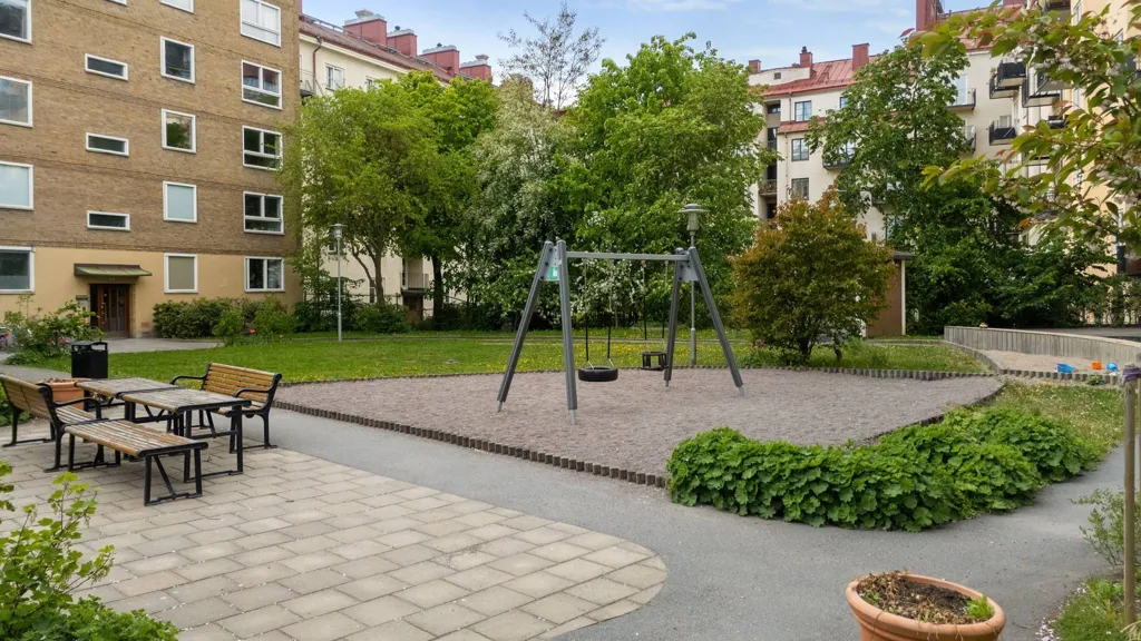 Aed - Charming 1-Bedroom Flat with Garden View in Södermalm