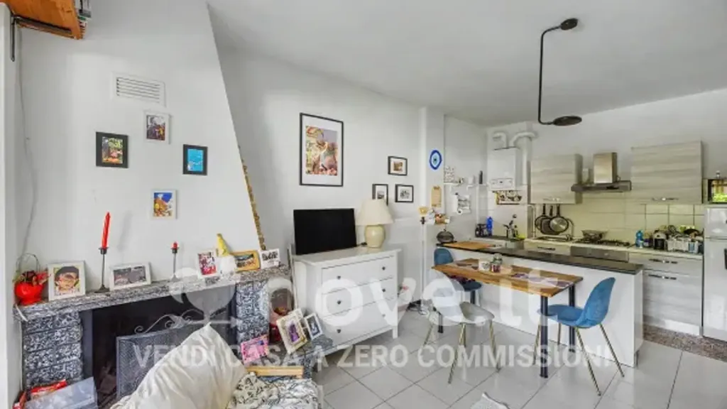 Köök - Apartment with Balcony and Pool View in Porto Valtravaglia