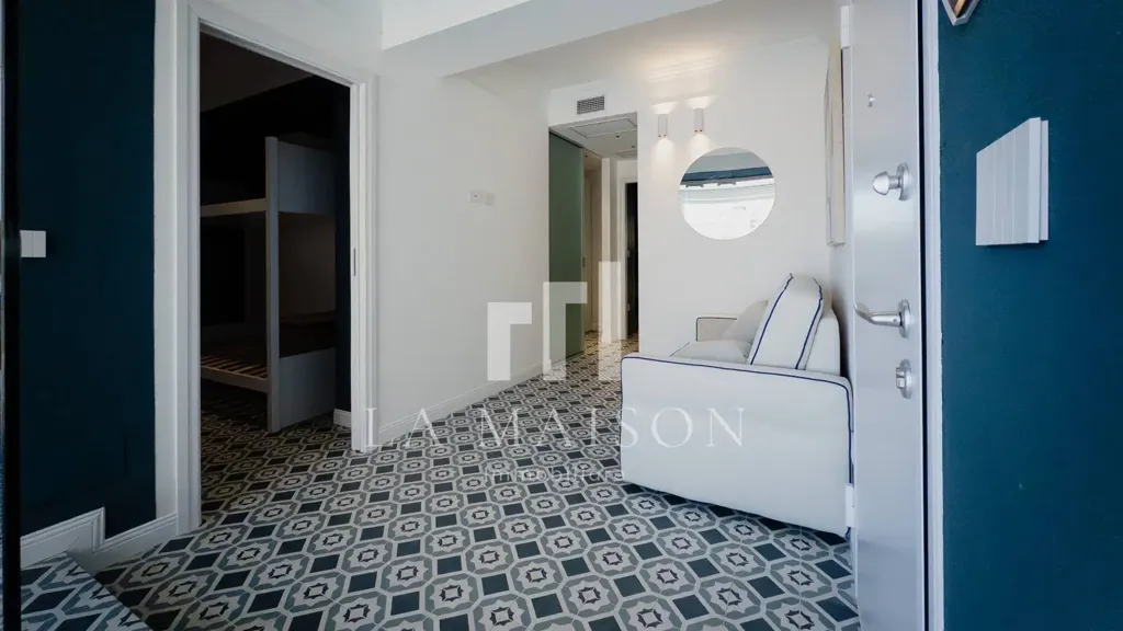 Entrée - Rusticated Apartment with Rooftop in Termoli