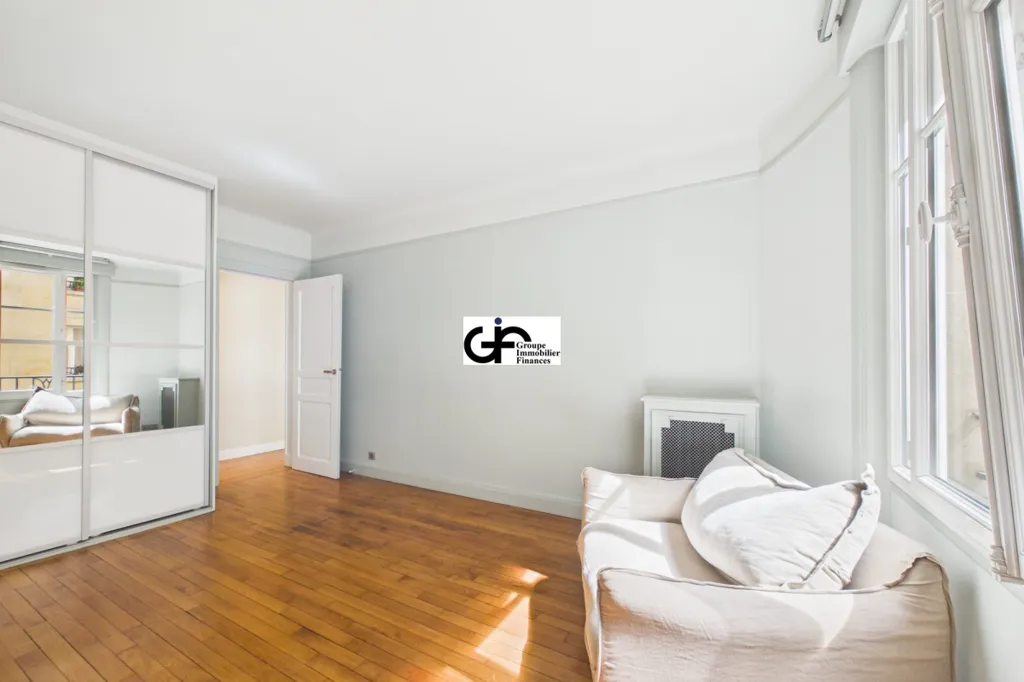 Chambres - Appartement 2 Pièces avec Ascenseur à Paris 16ème