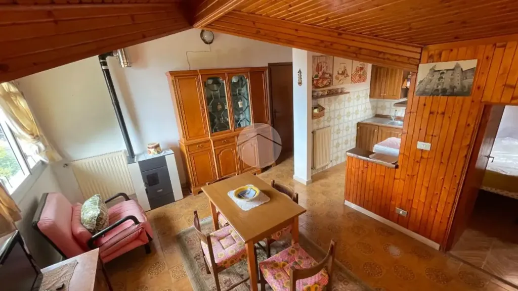 Salle à manger - Bright 2-Bedroom Apartment with Lift in Baiardo
