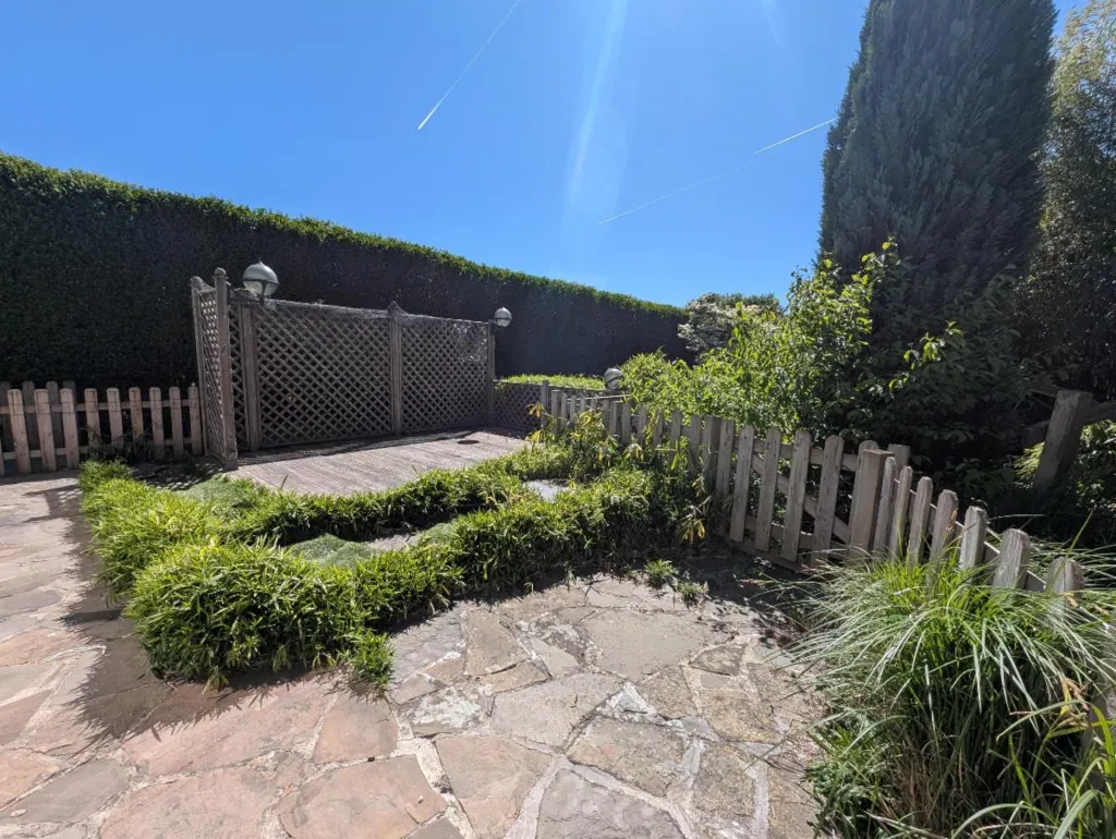 Jardin - Maison 4 Façades avec Piscine à Grâce-Hollogne